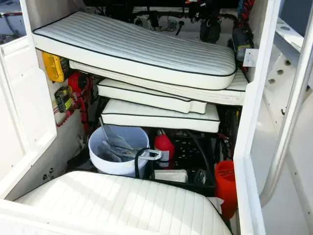 Mako 221 Center Console