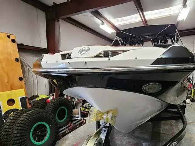 Scarab 255 Platinum Se