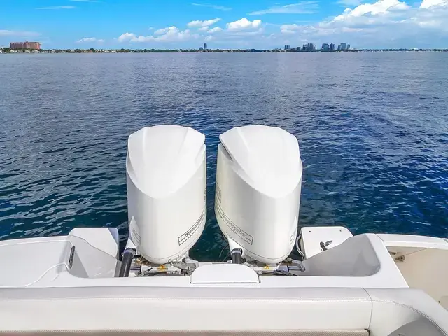 Intrepid 327 Center Console