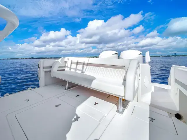 Intrepid 327 Center Console