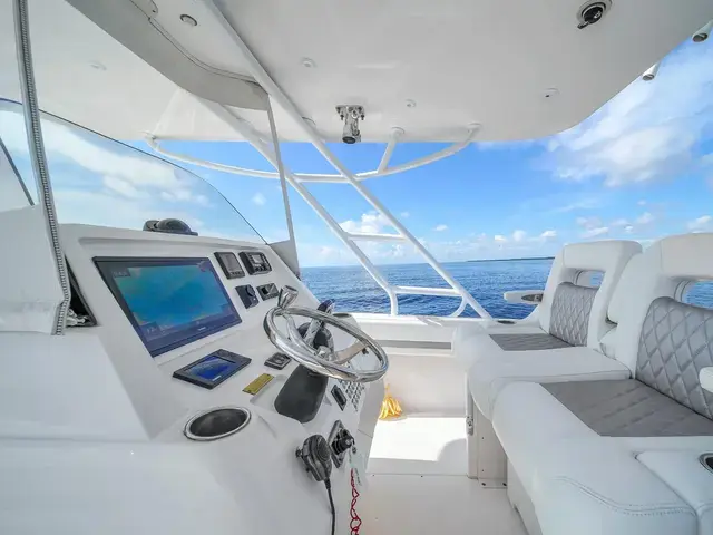 Intrepid 327 Center Console