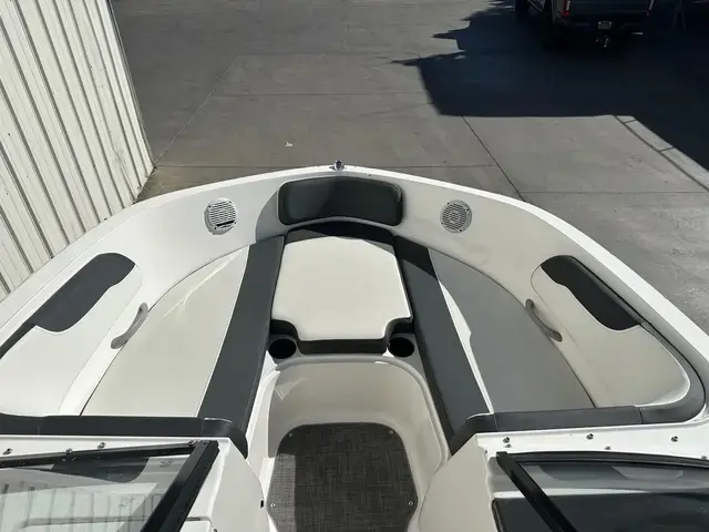 Bayliner Vr6