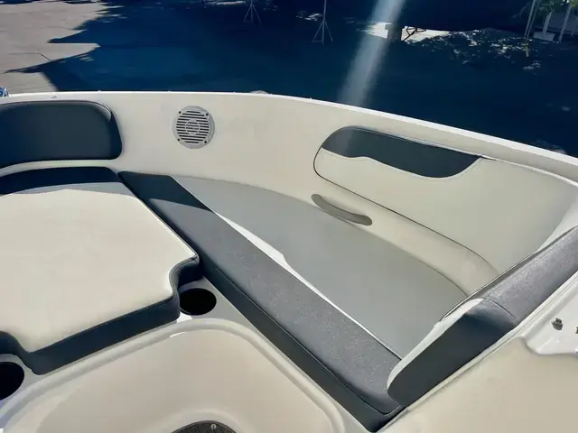 Bayliner Vr6