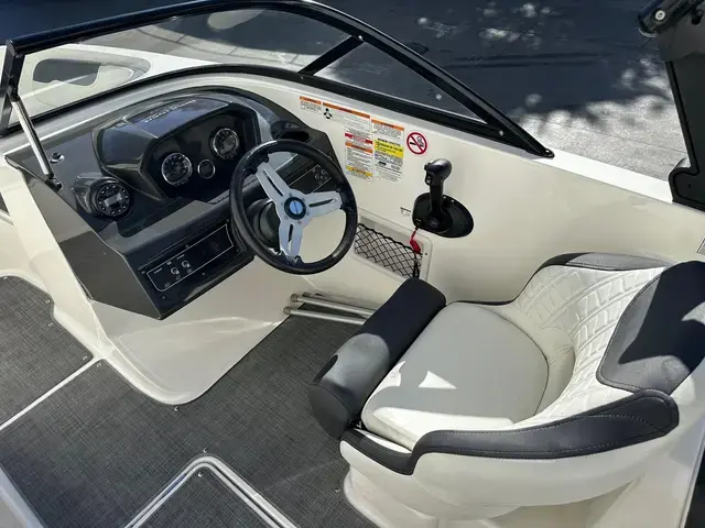 Bayliner Vr6