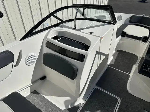 Bayliner Vr6