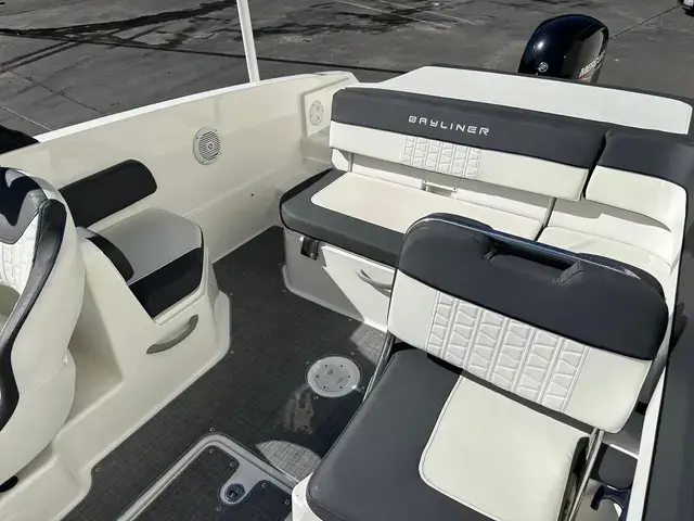 Bayliner Vr6