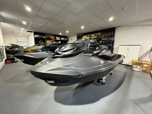 Sea Doo RXP X 300 TRIPLE BLACK