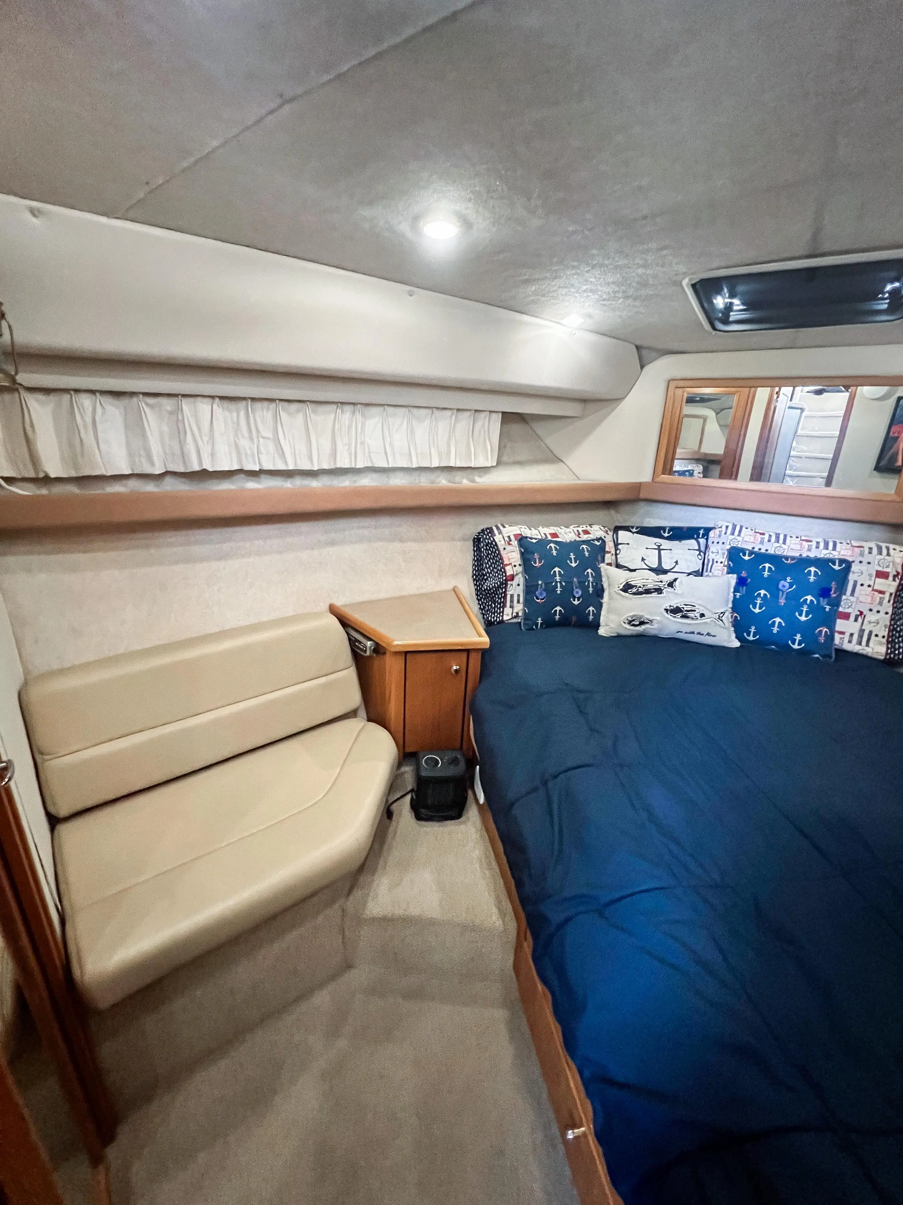 1998 Bayliner 3587 aft cabin