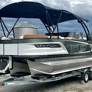 2024 Avalon Excalibur LTD 25 Elite Windshield - Triple Toon - IN STOCK! Rigged & Ready!