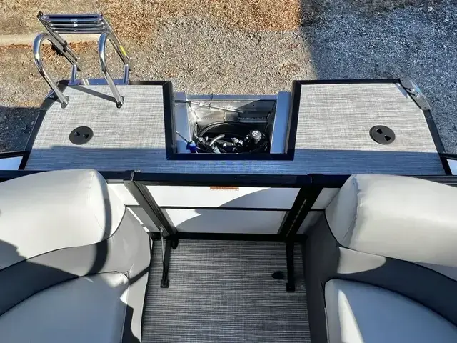 Viaggio Lago V 20 U (Quad Lounge) - IN STOCK