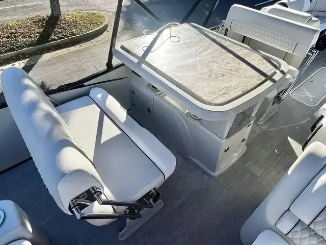 Avalon Catalina 25' Entertainer - Triple Toon - IN STOCK