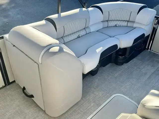 Avalon Catalina 25' Entertainer - Triple Toon - IN STOCK