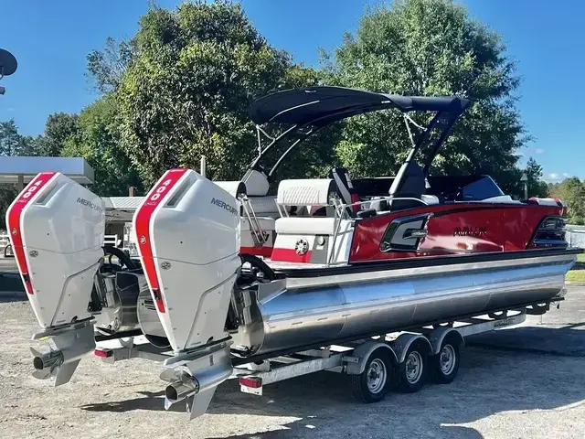 Avalon Excalibur LTD 25' Quad Lounge Windshield - Triple Toon TWIN - IN STOCK