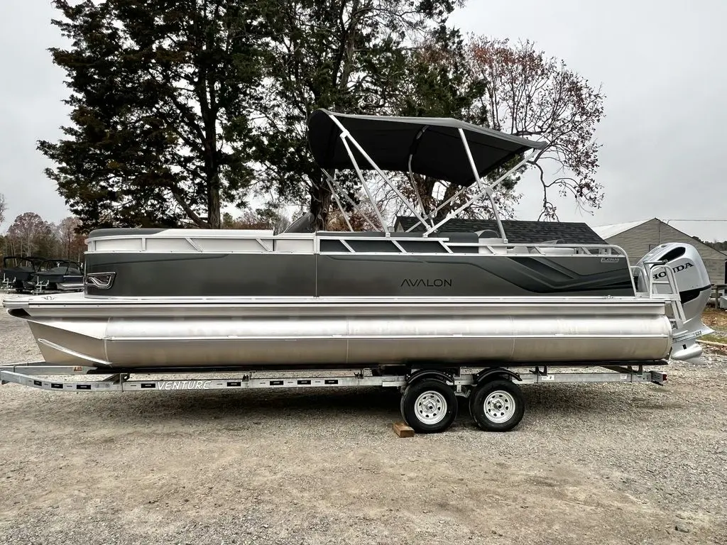 2025 Avalon venture 85 25' elite windshield tt - in stock