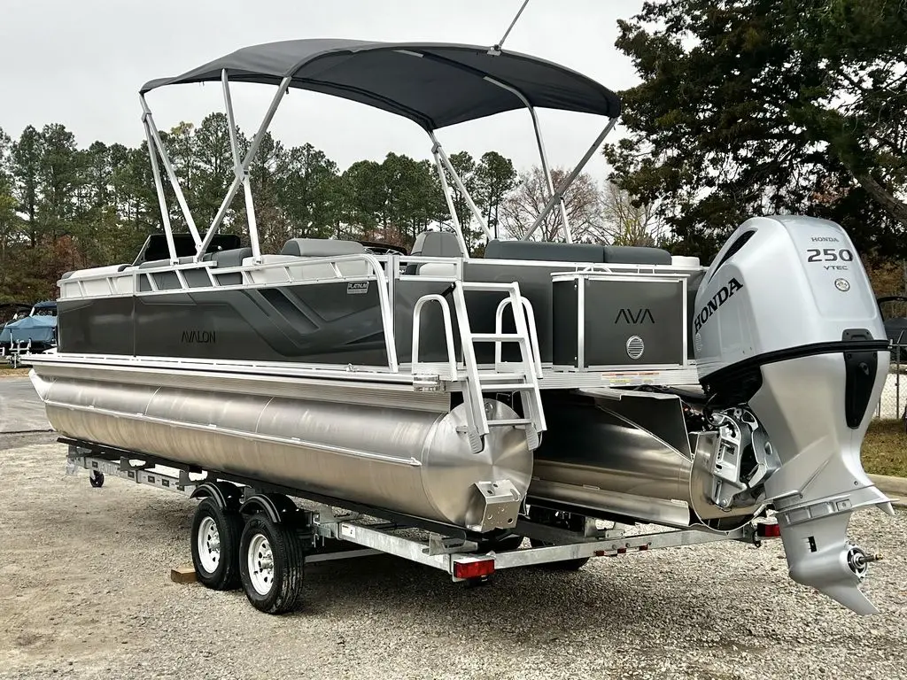 2025 Avalon venture 85 25' elite windshield tt - in stock