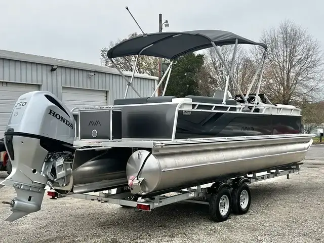 Avalon Venture 85 25' Elite Windshield TT - IN STOCK