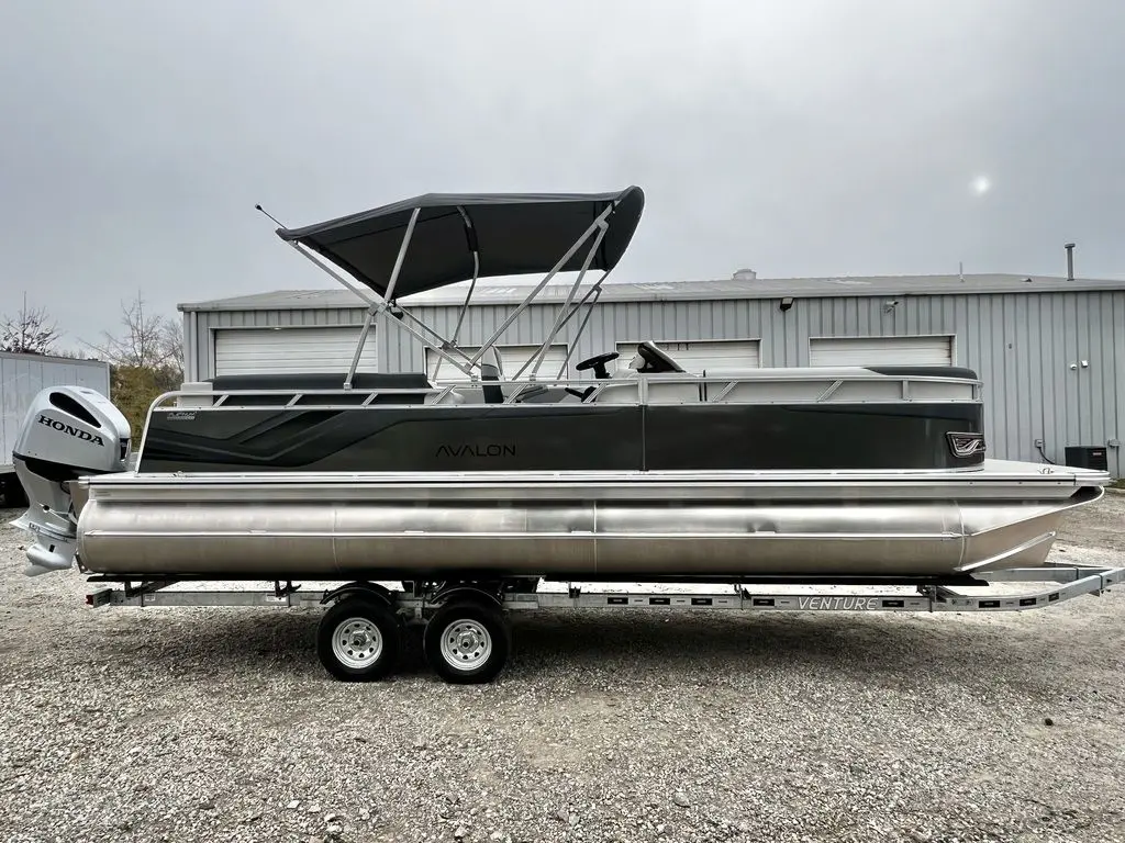 2025 Avalon venture 85 25' elite windshield tt - in stock