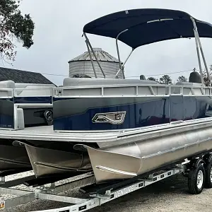 2025 Avalon Venture 85 23' Rear Fish TT - IN STOCK