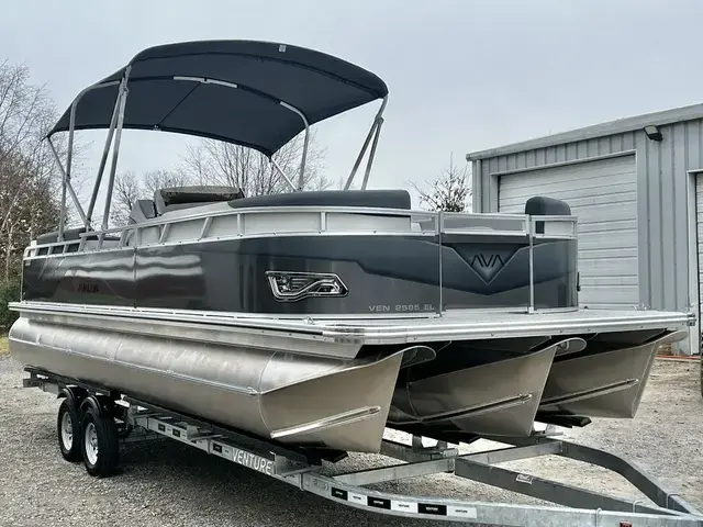 Avalon Venture 85 25' Elite Windshield TT - IN STOCK