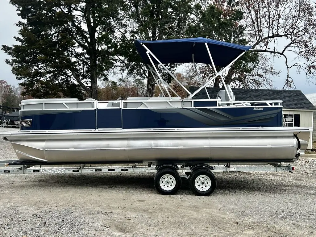 2025 Avalon venture 85 23' rear fish tt - in stock