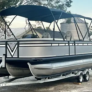 2025 Viaggio Lago X 22 U (Quad Lounge) Triple-Toon - IN STOCK