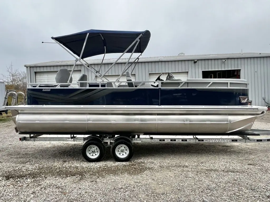 2025 Avalon venture 85 23' rear fish tt - in stock