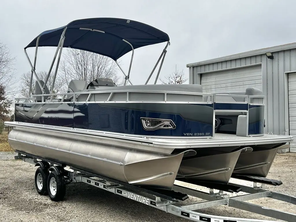 2025 Avalon venture 85 23' rear fish tt - in stock