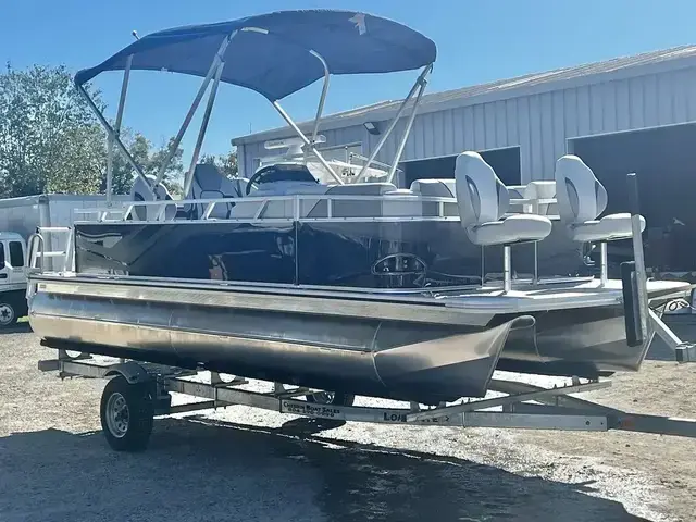 Avalon Venture 19 Rear Fish - IN STOCK