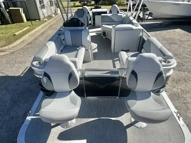 Avalon Venture 19 Rear Fish - IN STOCK