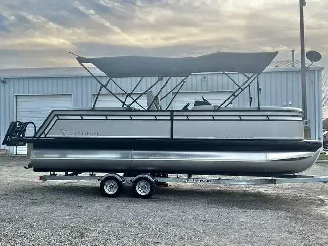 Viaggio Lago X 22 U (Quad Lounge) Triple-Toon - IN STOCK