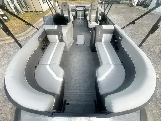 Viaggio Lago X 22 U (Quad Lounge) Triple-Toon - IN STOCK