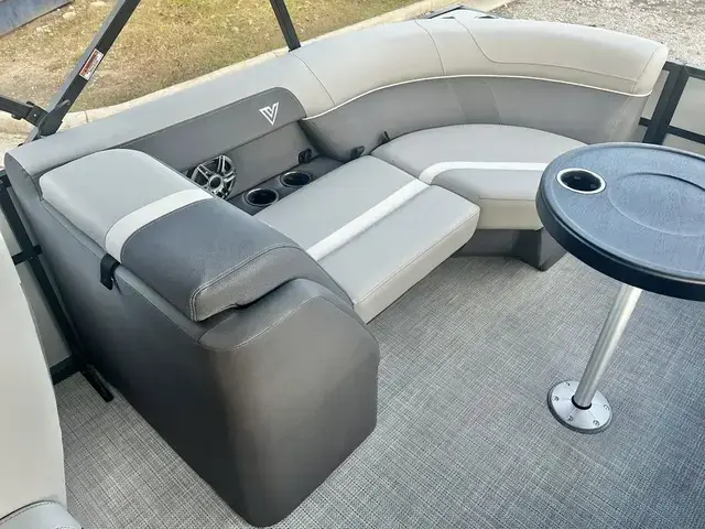 Viaggio Lago X 22 U (Quad Lounge) Triple-Toon - IN STOCK