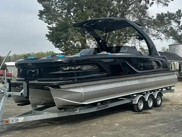 Avalon Excalibur 27 Elite Windshield - Triple Toon (CARBON Series) - IN STOCK