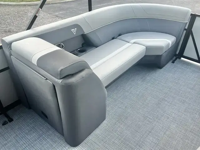 Viaggio Lago X 22 U (Quad Lounge) Triple-Toon - IN STOCK