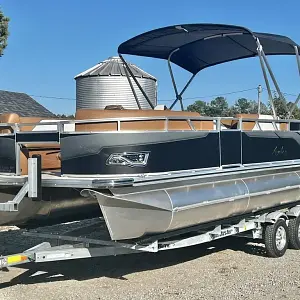 2024 Avalon Venture 85 23 Rear Fish - IN STOCK