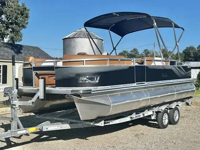 Avalon Venture 85 Rear Fish 23