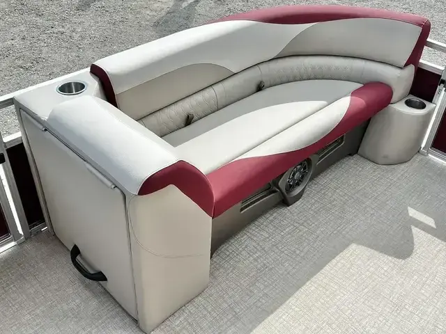 Avalon Venture 85 23 Quad Lounge - IN STOCK