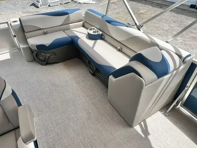 Avalon LSZ 23' Cruise Rear Bench - IN STOCK