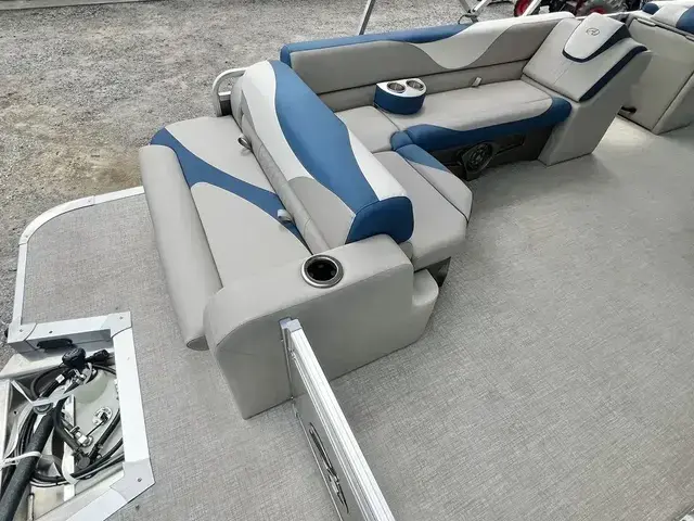 Avalon LSZ 23' Cruise Rear Bench - IN STOCK