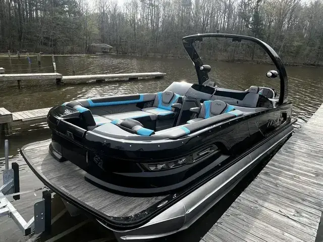 Avalon Excalibur 27 Elite Windshield - Triple Toon (CARBON Series) - IN STOCK