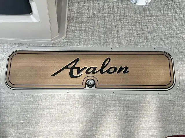 Avalon LSZ 23 Quad Lounge - Triple Toon - IN STOCK