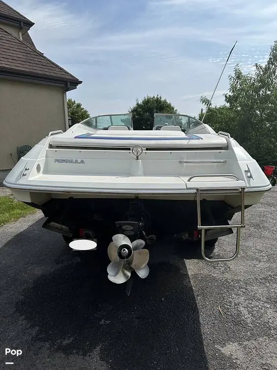 1997 Formula 252 bowrider