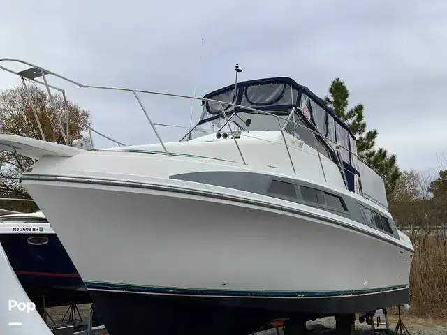 Carver 330 Mariner