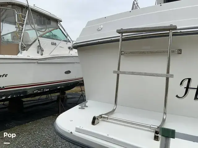 Carver 330 Mariner