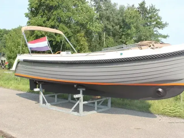 Interboat Intender 820