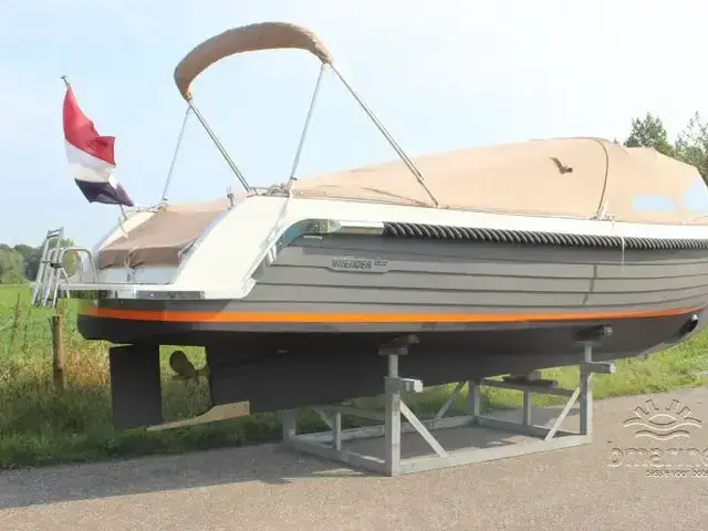 Interboat Intender 820