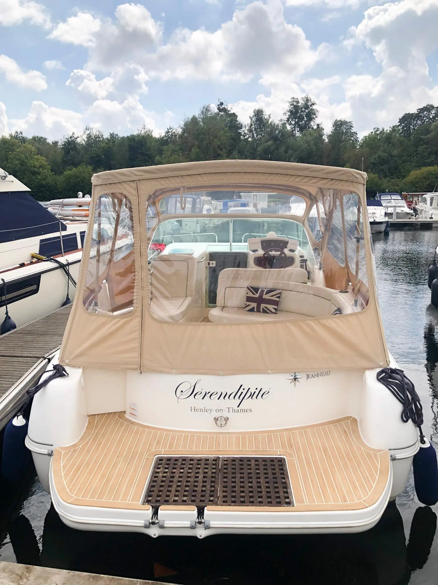 2005 Jeanneau leader 805