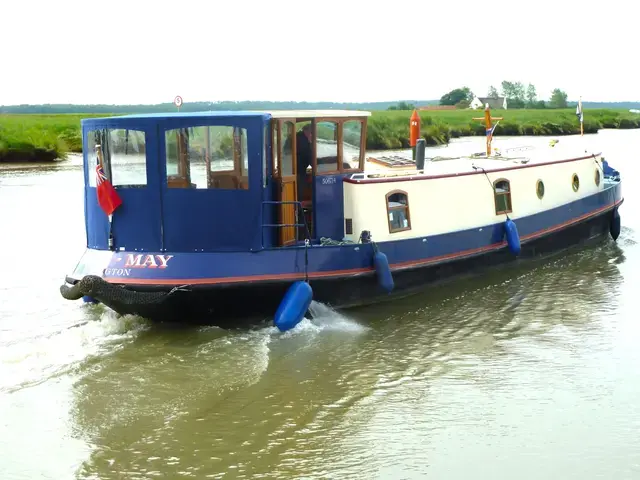 Sagar Marine Mini Luxe Dutch Barge