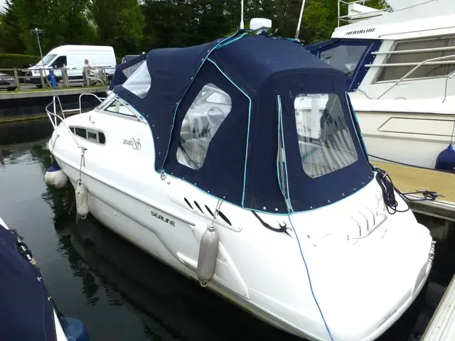 Sealine S240 Senator