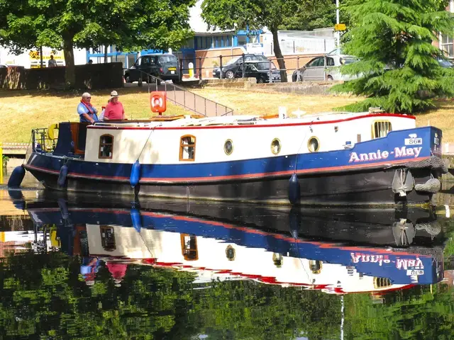 Sagar Marine Mini Luxe Dutch Barge